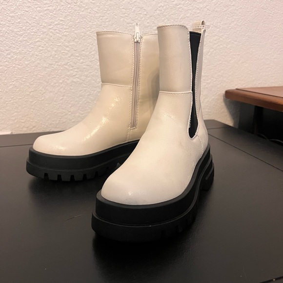 Dirty Laundry Cream and Black Heeled Boots - Picture 2 of 3